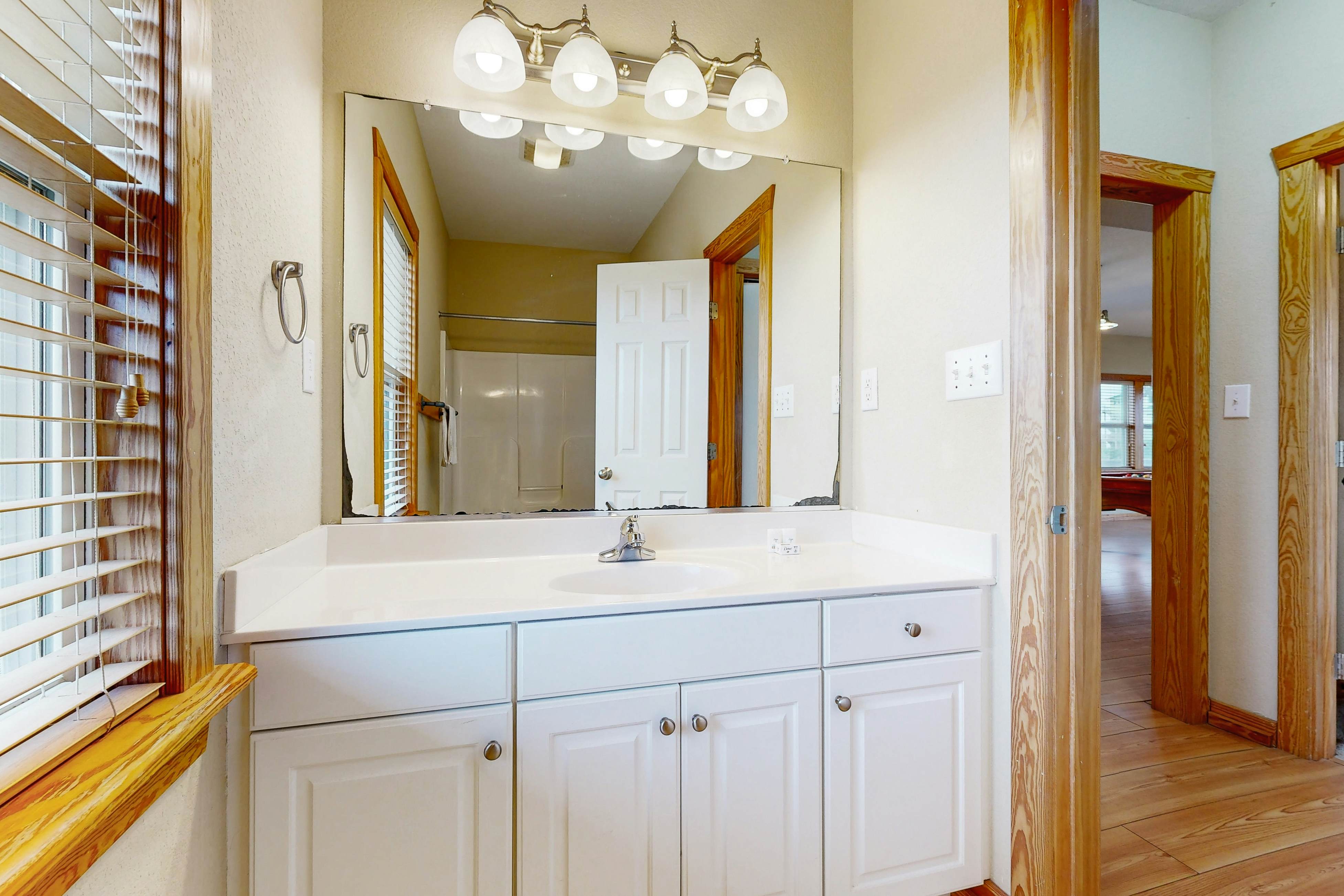 BX460 Hatteras Station