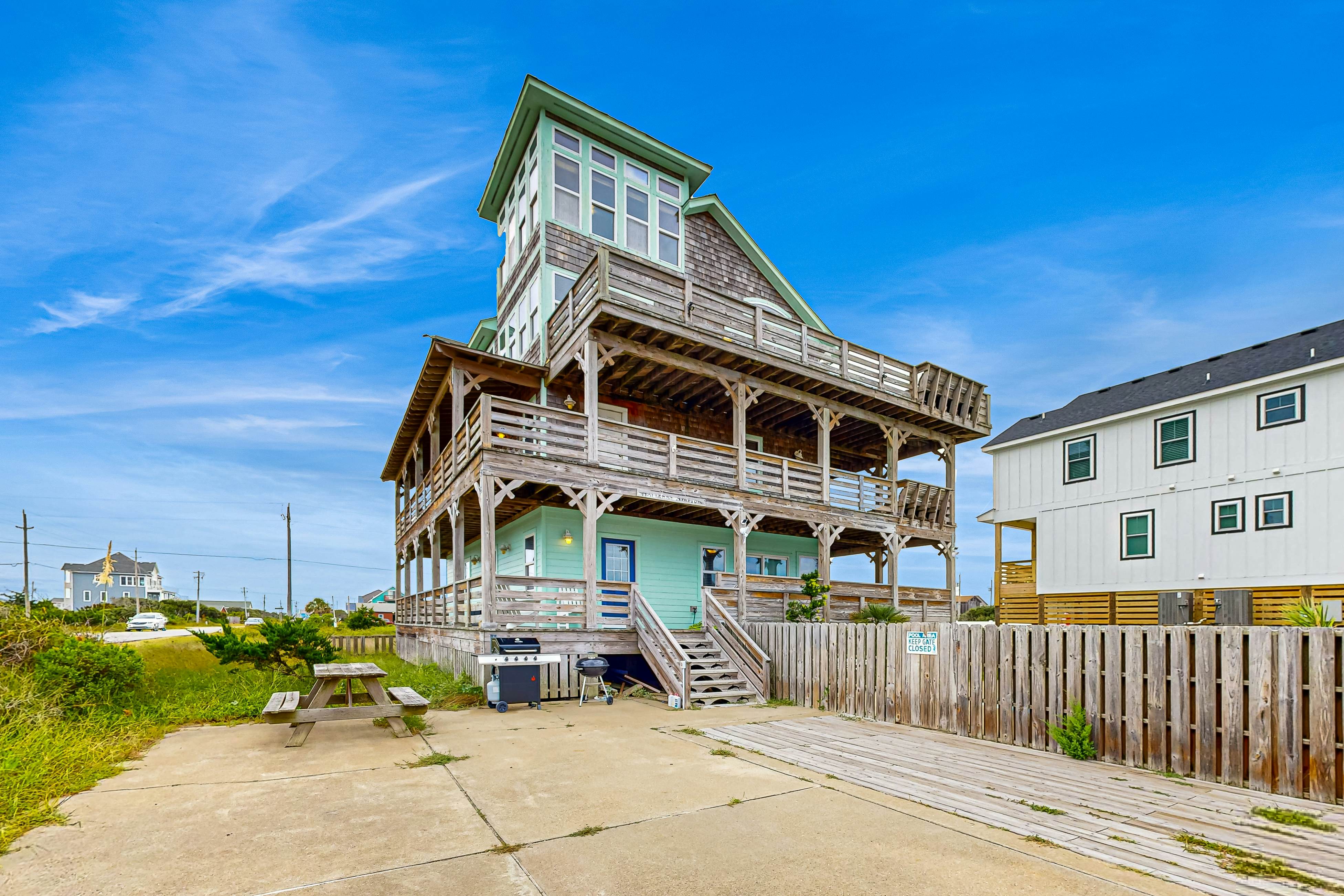 BX460 Hatteras Station