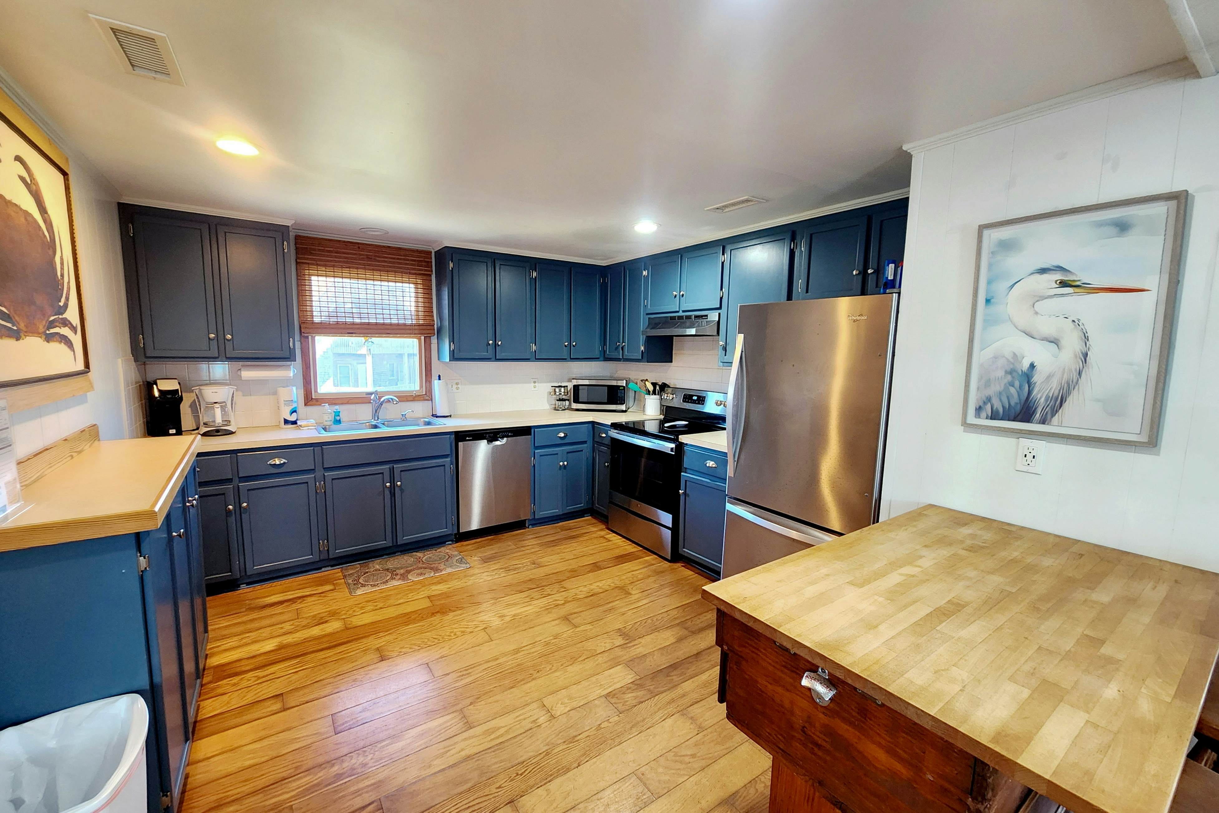 AV106 Dancing Dolphin 106