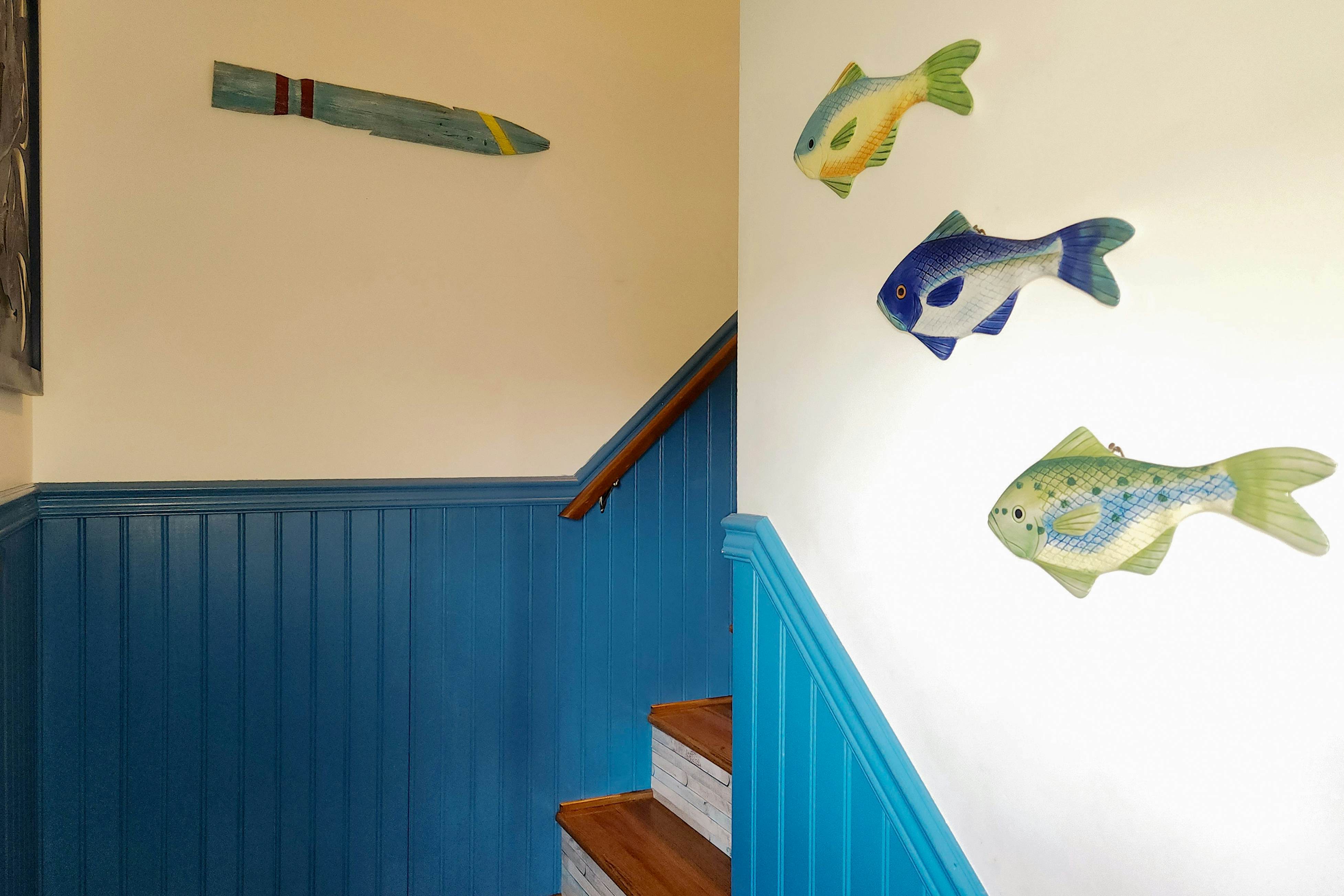 AV106 Dancing Dolphin 106