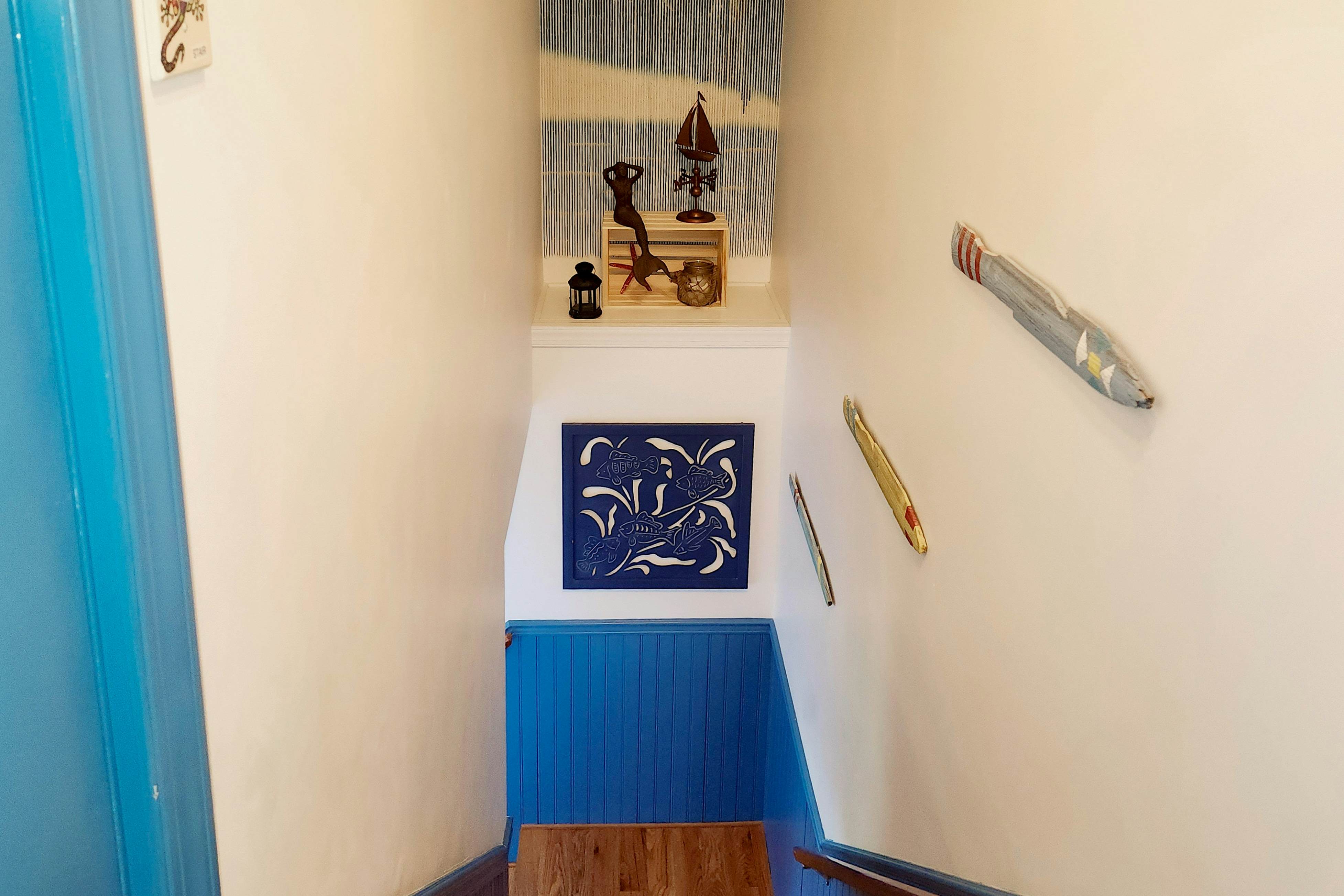 AV106 Dancing Dolphin 106