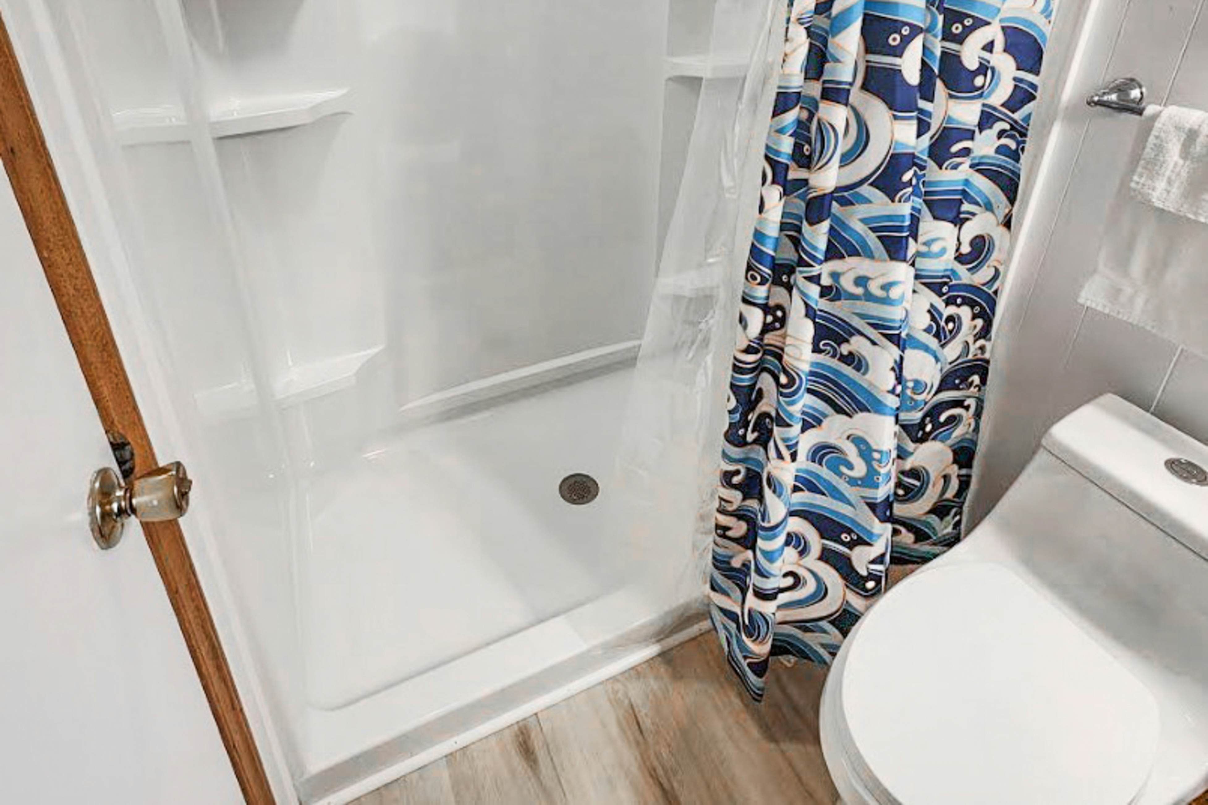 AV106 Dancing Dolphin 106