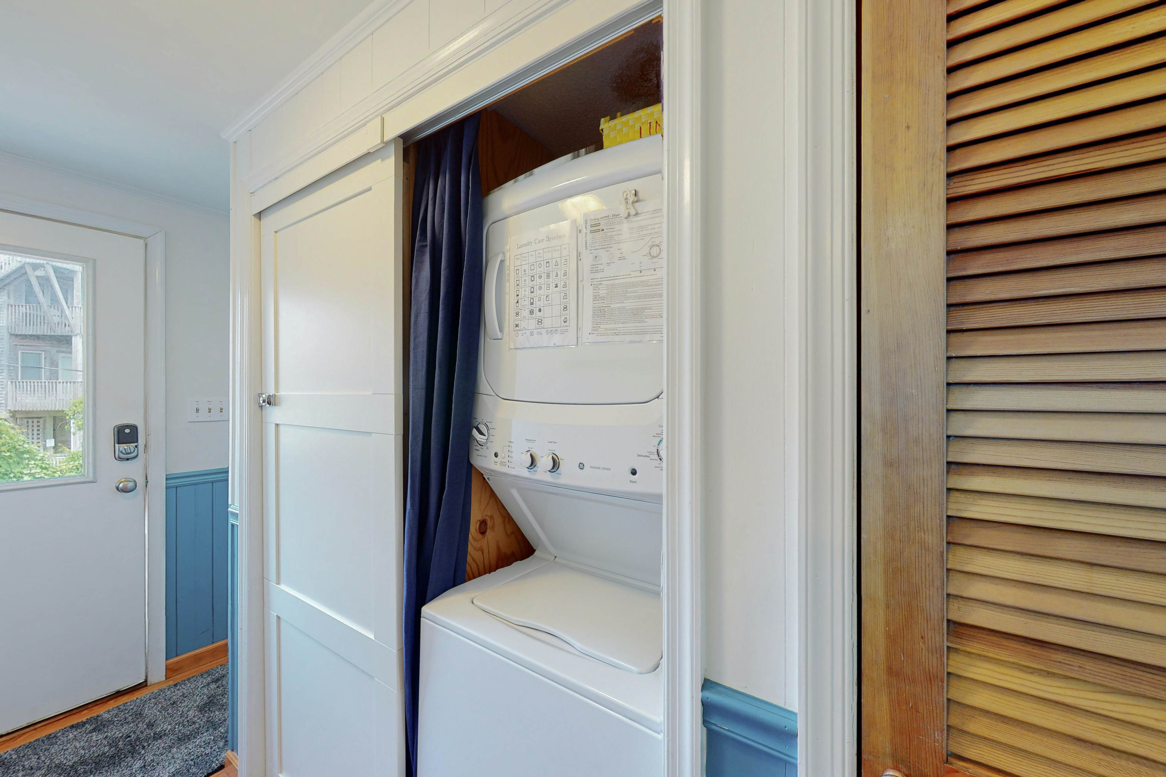 AV106 Dancing Dolphin 106