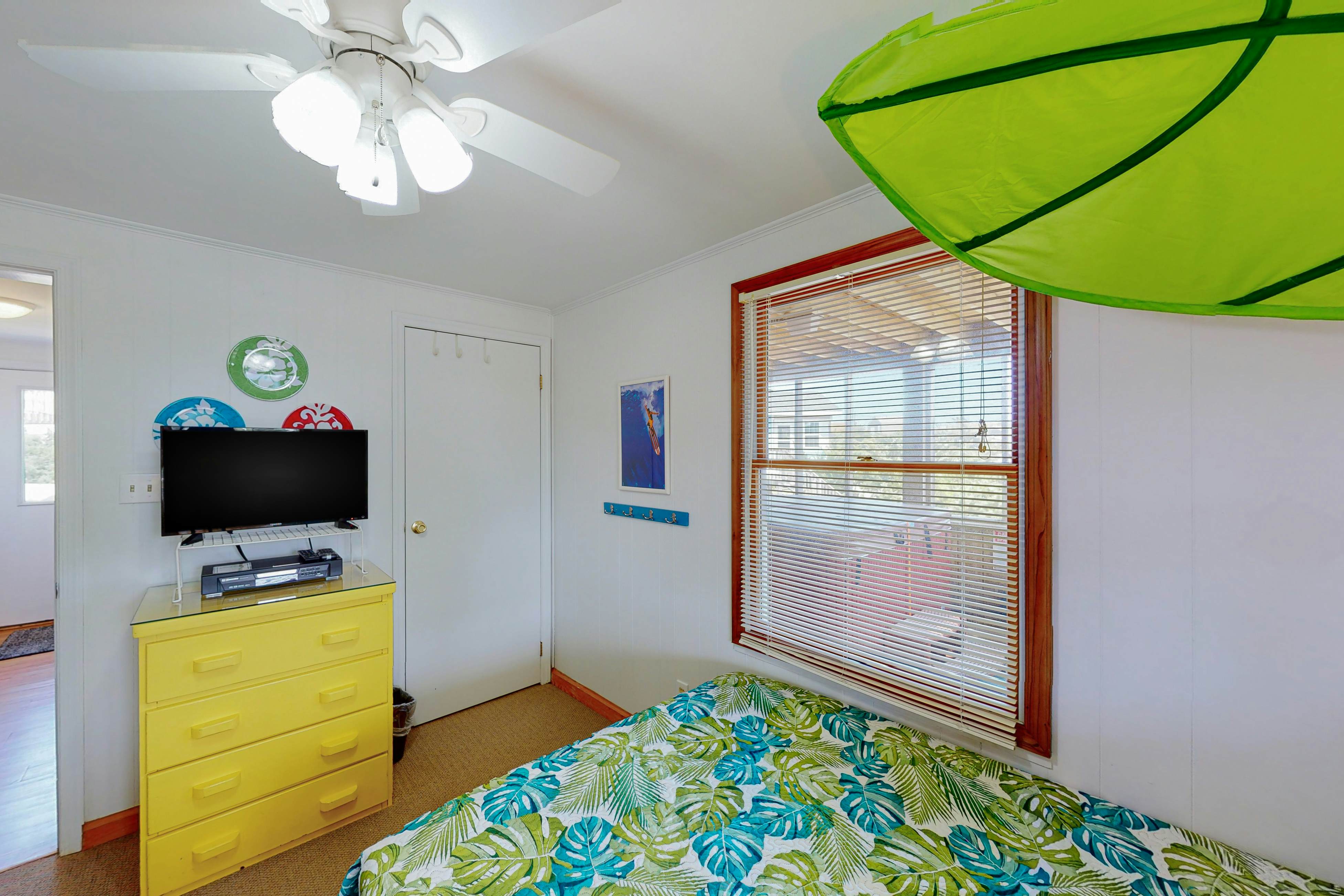 AV106 Dancing Dolphin 106