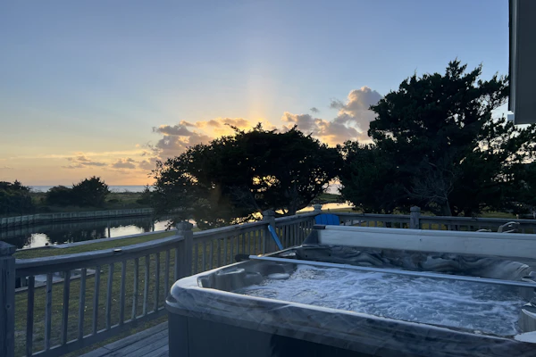 Waterfront house w/water views, private hot tub, theater room, game room/bar, AC