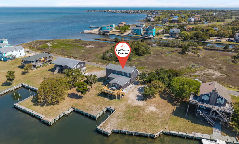 Waterfront house w/water views, private hot tub, theater room, game room/bar, AC