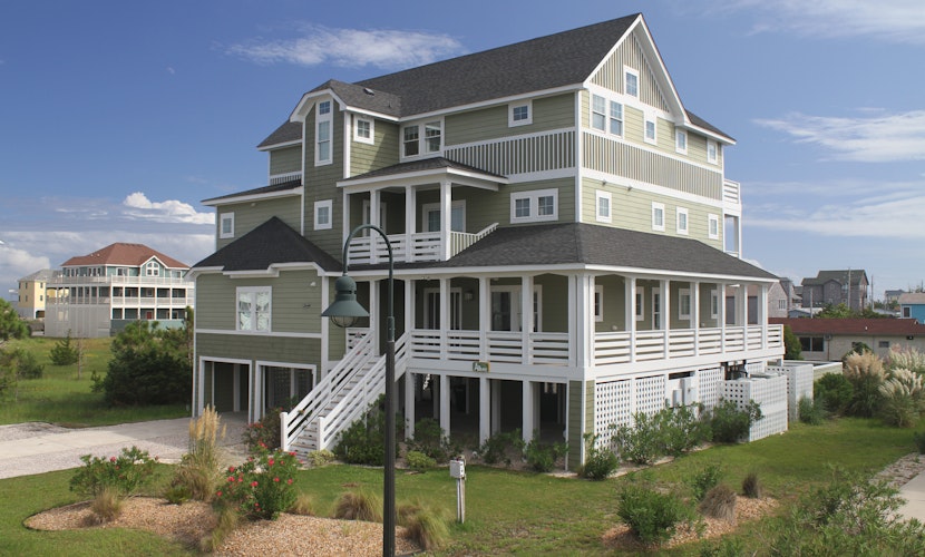 Beautiful house with private pool, hot tub, central AC, & washer/dryer