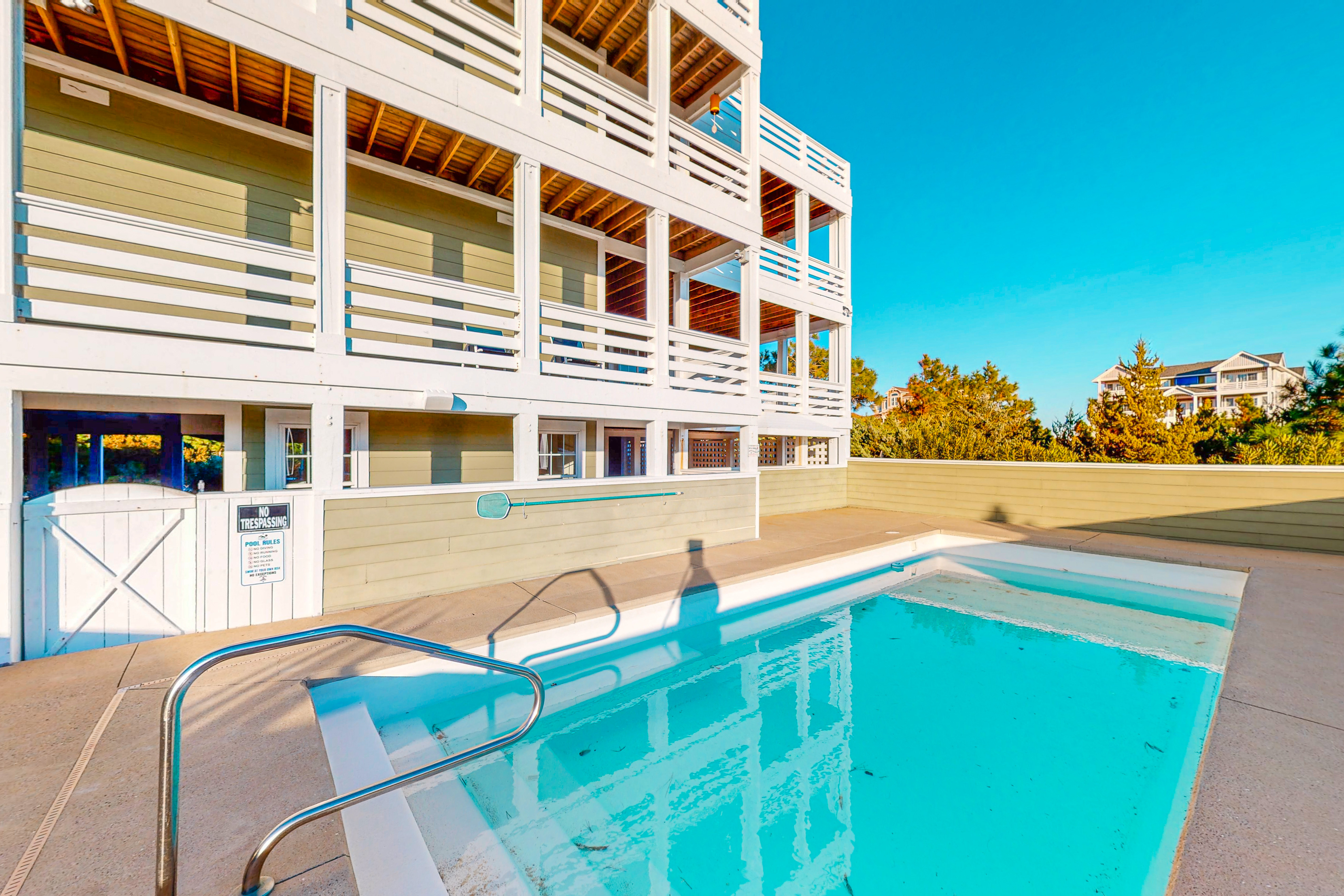 Beautiful house with private pool, hot tub, central AC, & washer/dryer