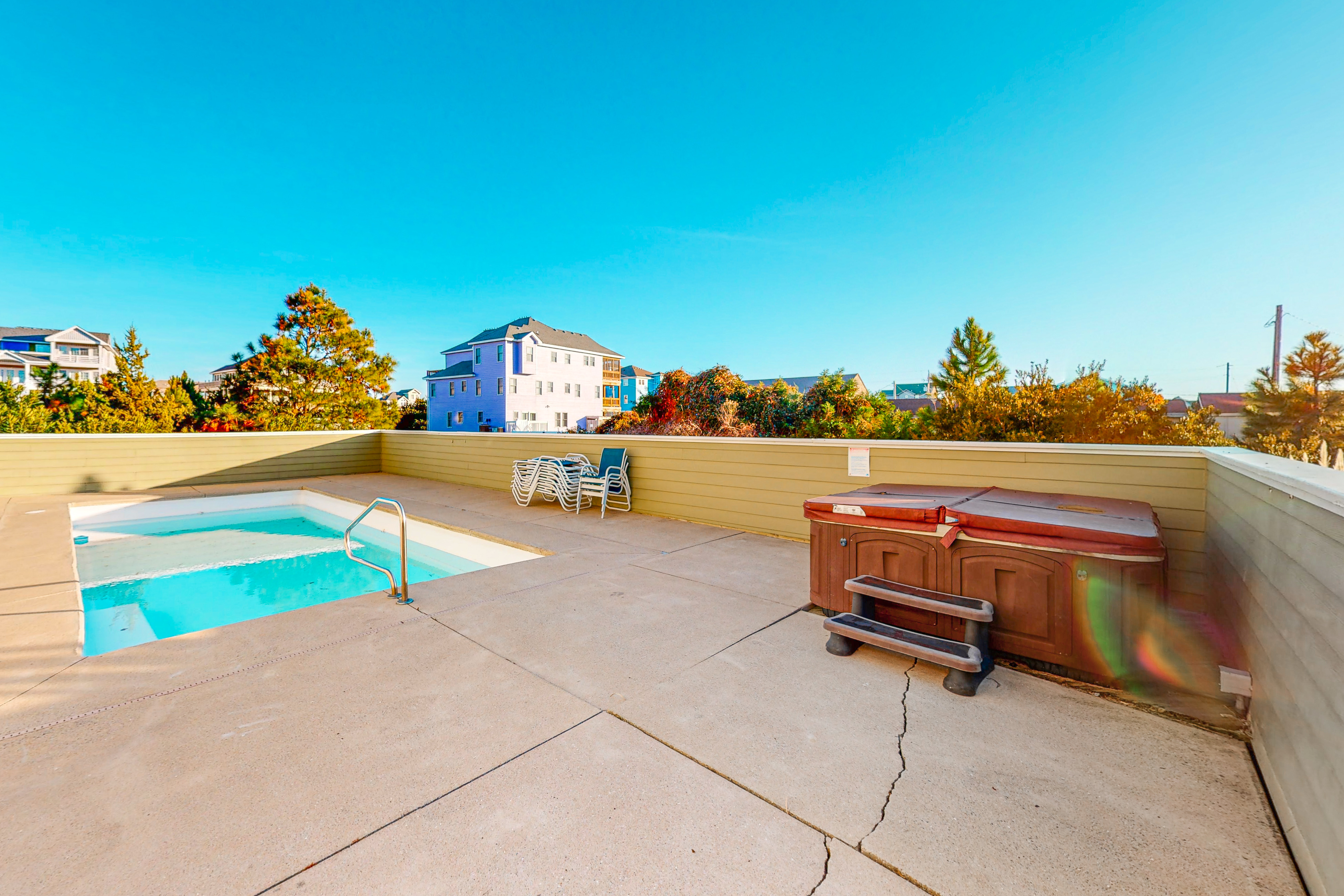 Beautiful house with private pool, hot tub, central AC, & washer/dryer