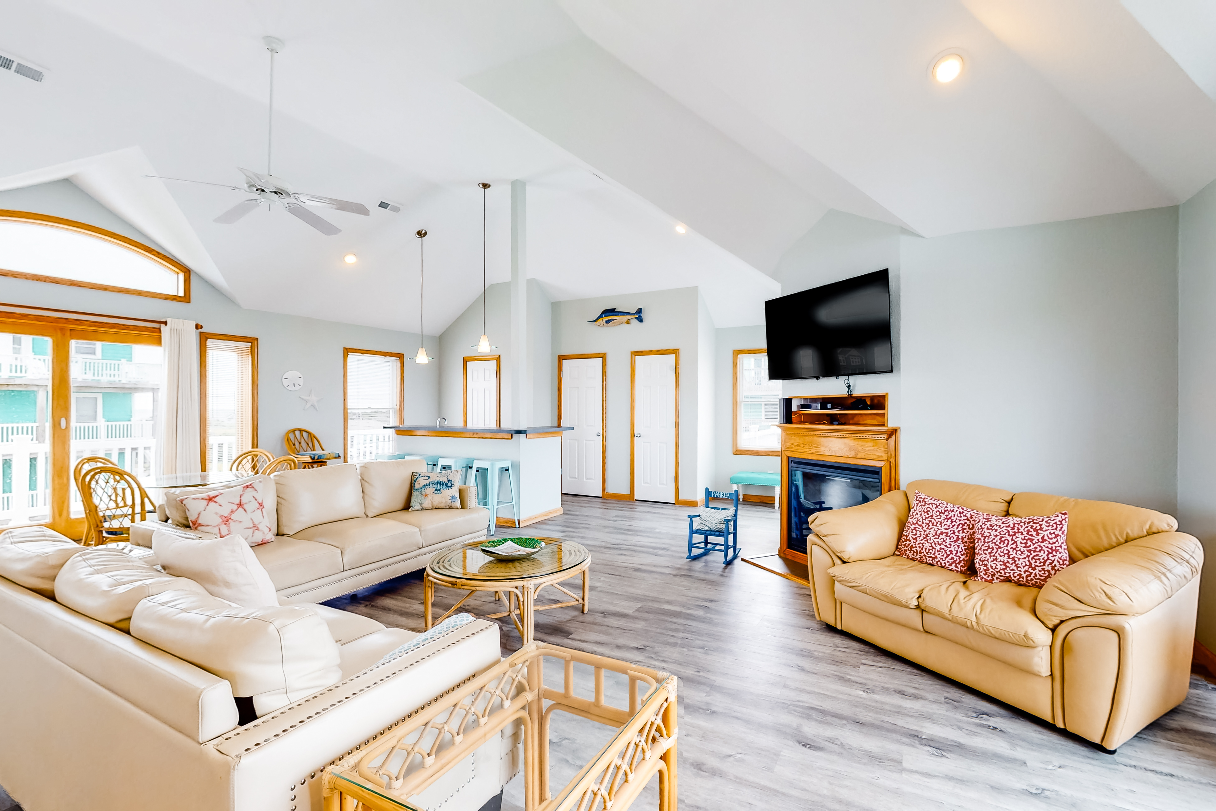 Semi-oceanfront house near beach with private pool, hot tub & AC - dog-friendly