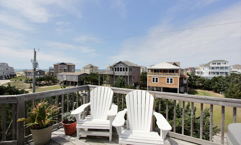 Fun home with ocean view, washer/dryer, outdoor pool access, and private hot tub