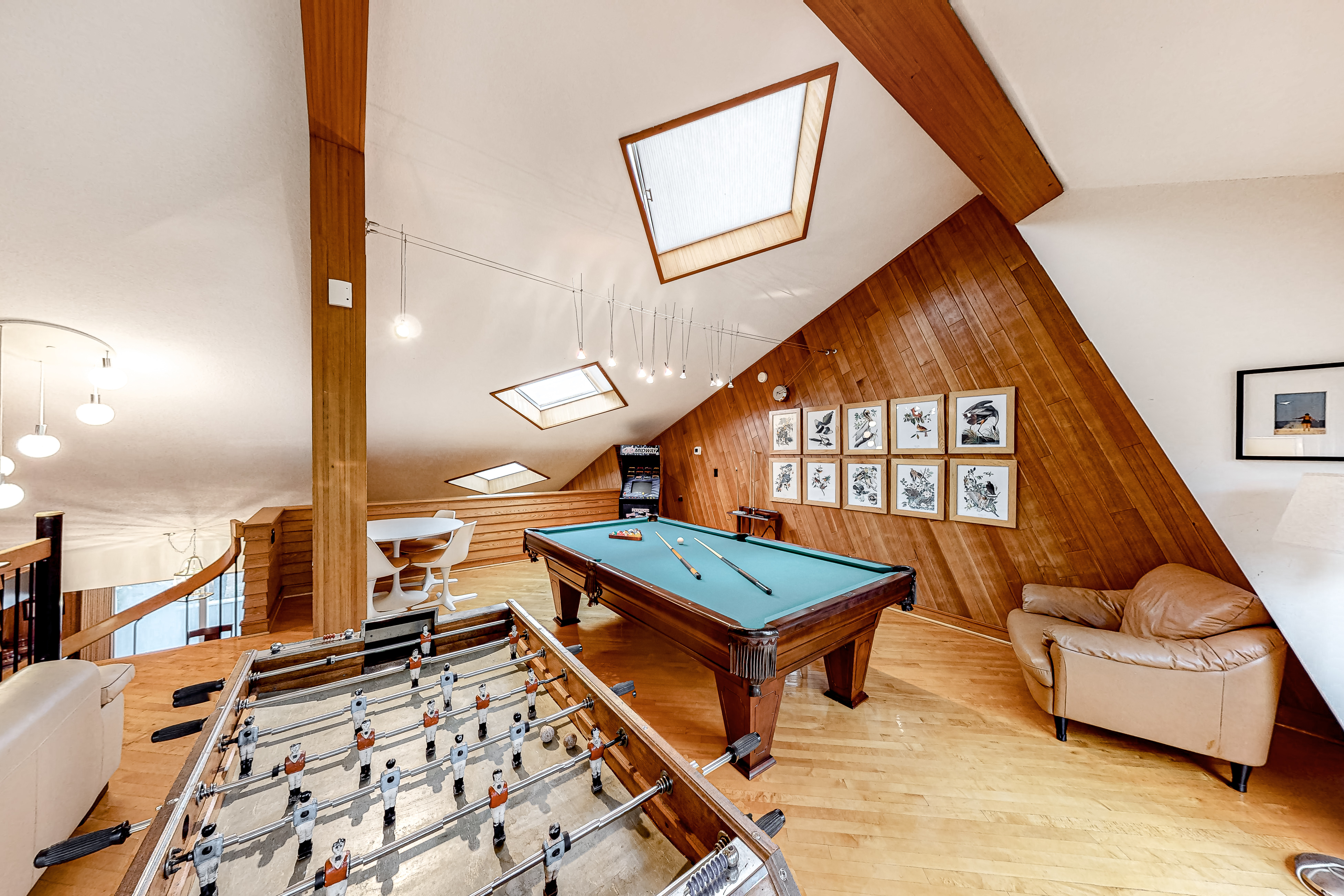 Exquisite home with private hot tub, game room, & central AC