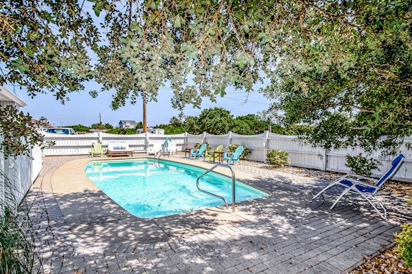 Exquisite home with private hot tub, game room, & central AC