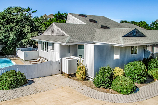 Exquisite home with private hot tub, game room, & central AC