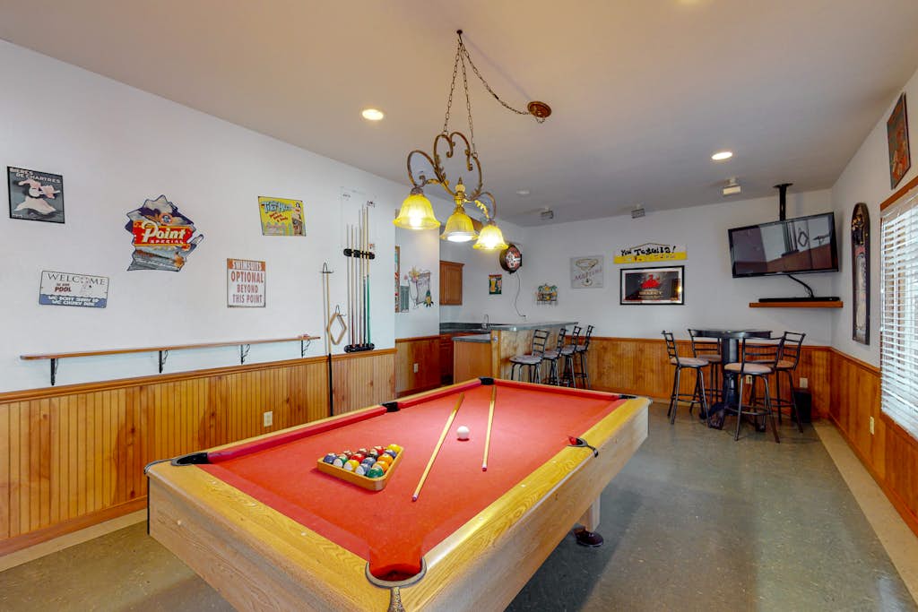 Outer Banks house with private pool, hot tub, W/D & ocean view - dog-friendly