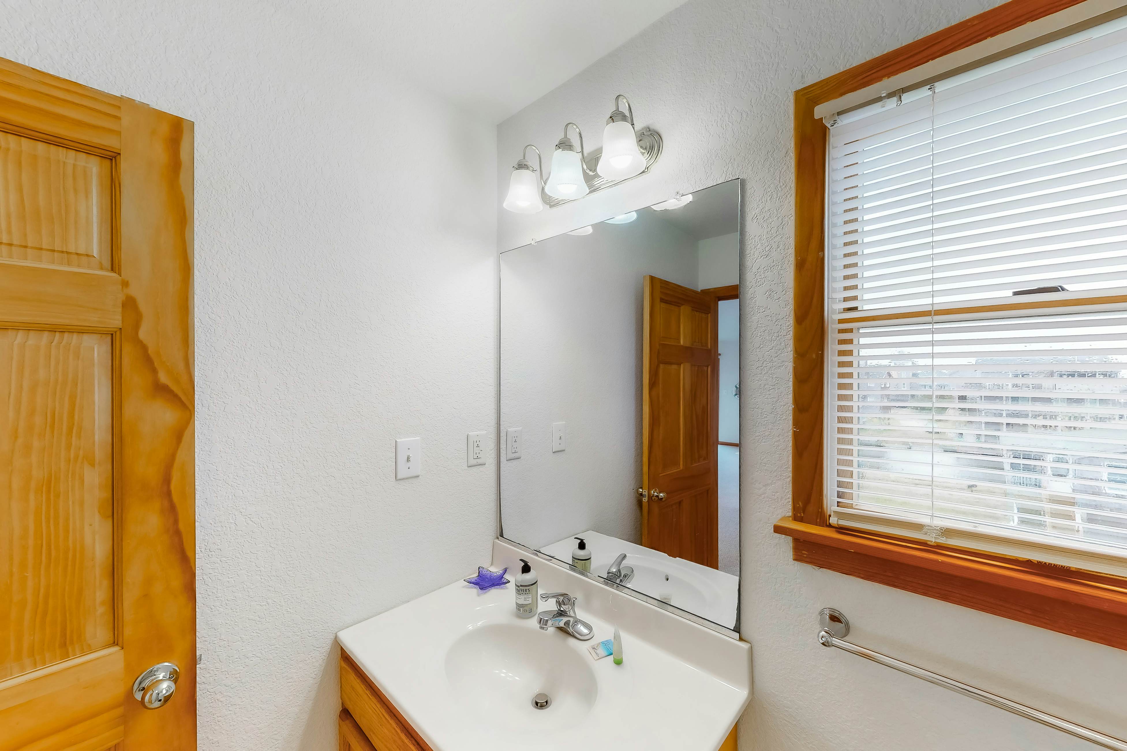 AVHC144 Sail Inn #144HC