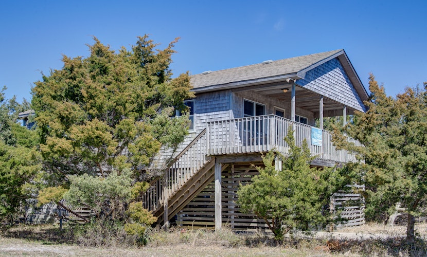 ocean-side vacation gem steps to beach w/central AC, WiFi, balcony, washer/dryer