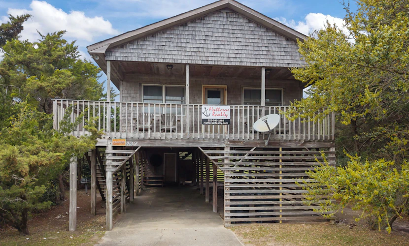ocean-side vacation gem steps to beach w/central AC, WiFi, balcony, washer/dryer