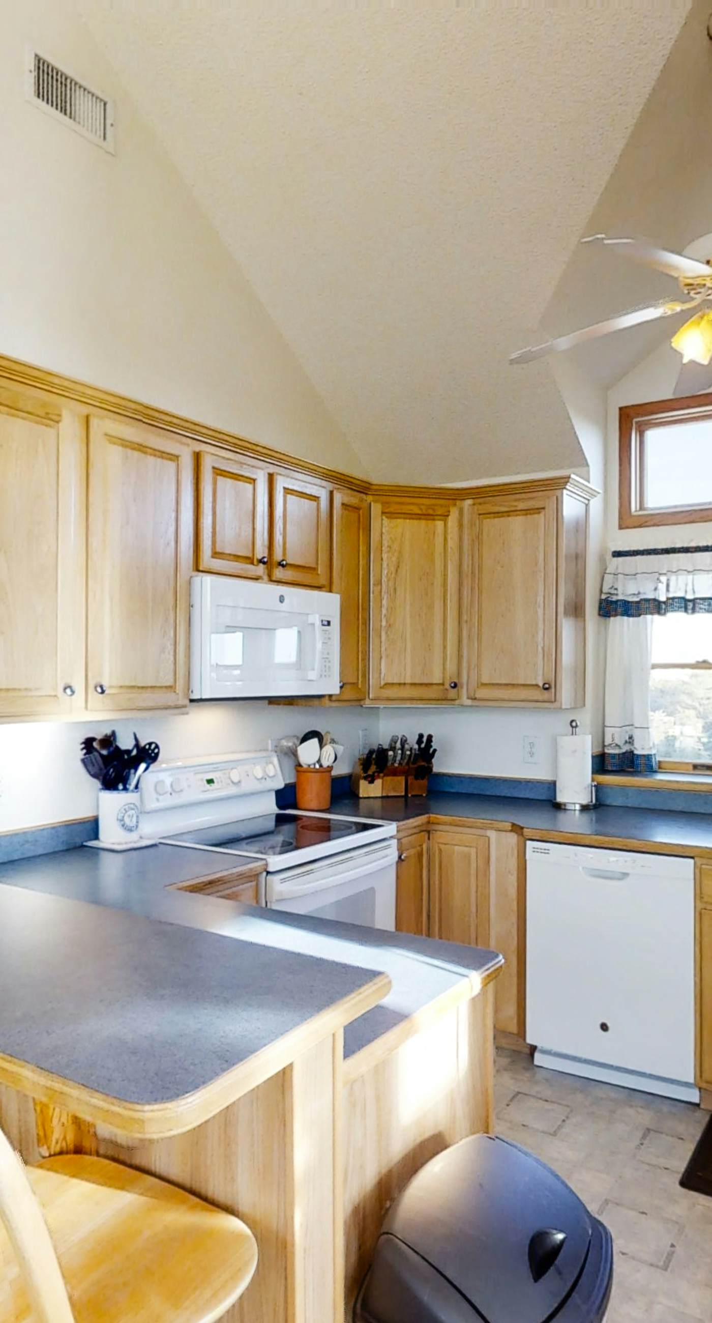 AVAC12 As Good As It Gets  #12-A