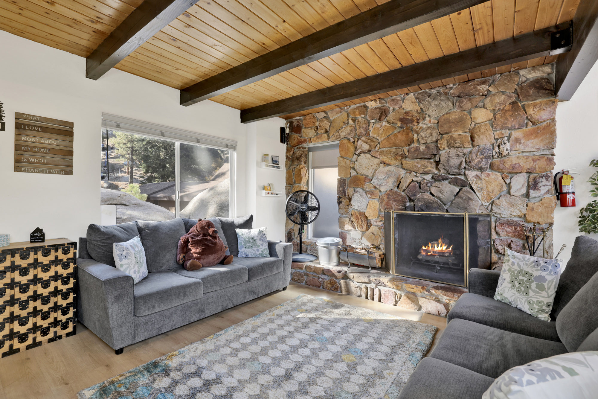 Round Rock Lodge at Big Bear | Boulder Bay Modern Retreat w/ Pool Table | Minutes to Activities