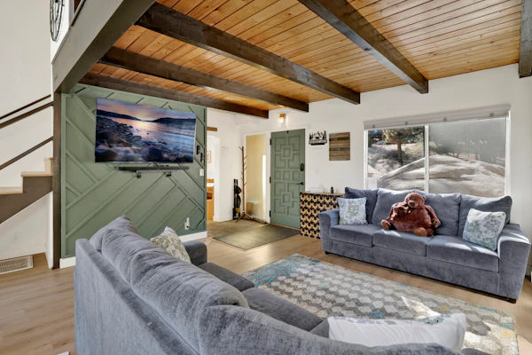 Round Rock Lodge at Big Bear | Boulder Bay Modern Retreat w/ Pool Table | Minutes to Activities