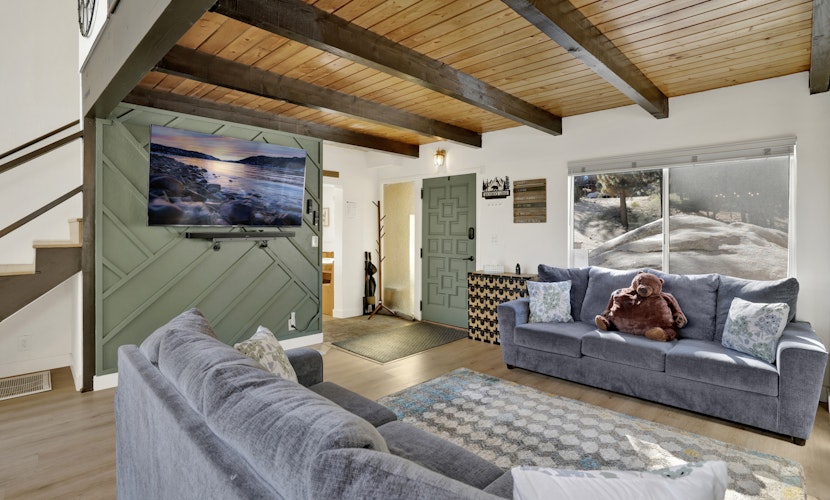 Round Rock Lodge at Big Bear | Boulder Bay Modern Retreat w/ Pool Table | Minutes to Activities