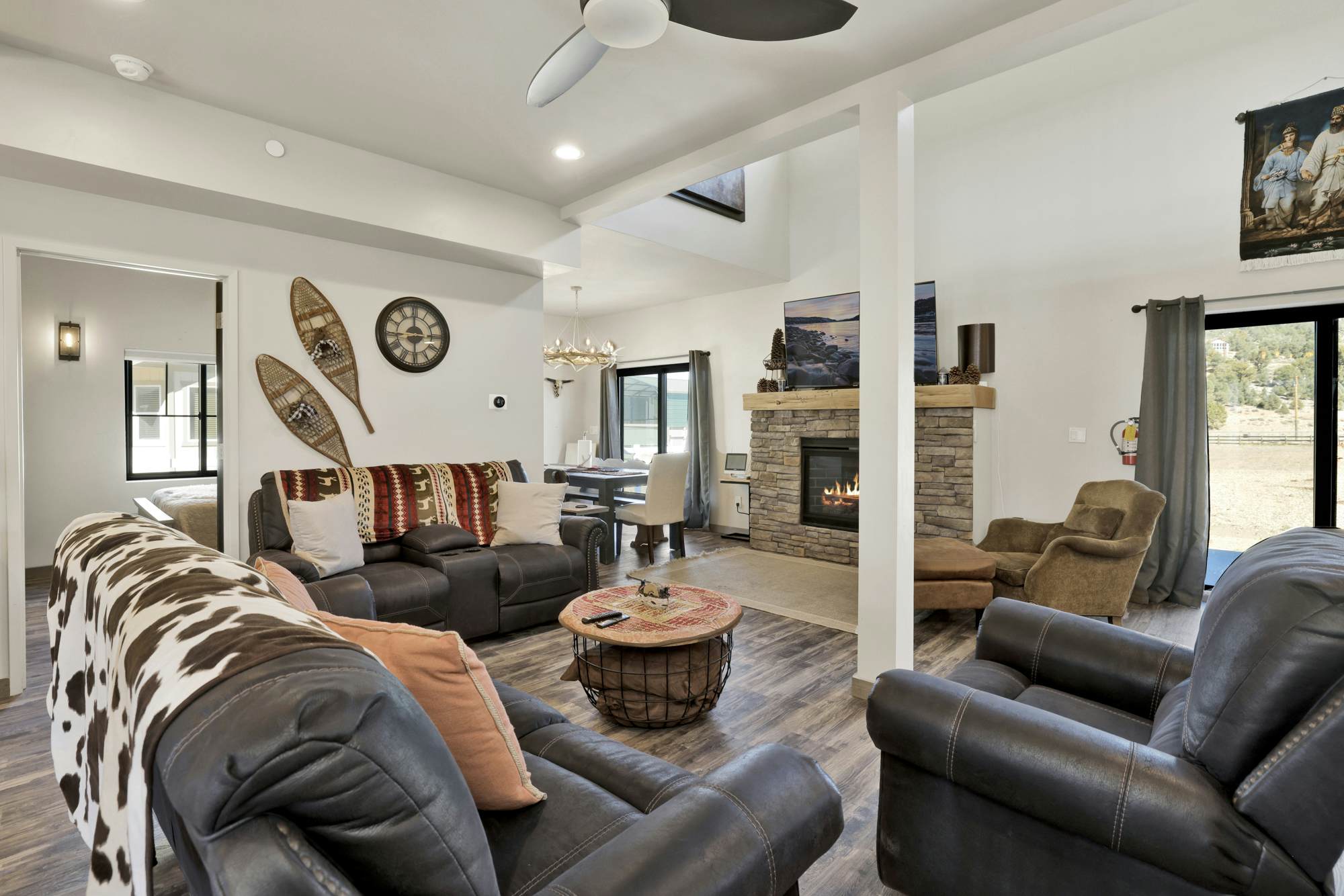 2572-Golden Bear at Shay Meadows