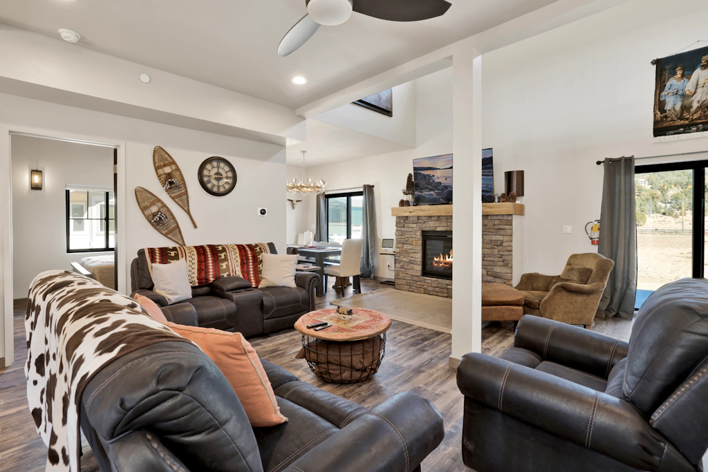 2572-Golden Bear at Shay Meadows