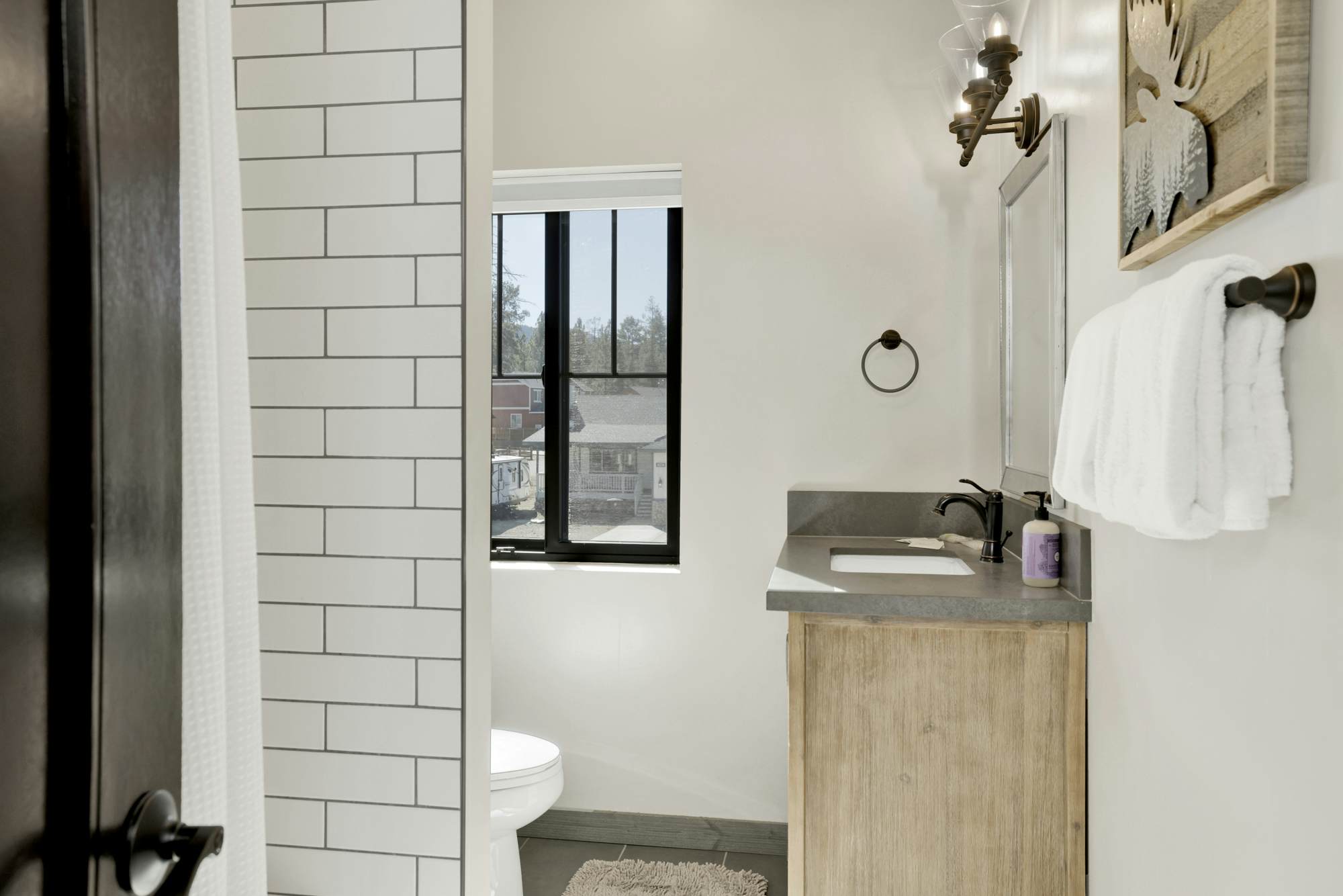 2572-Golden Bear at Shay Meadows