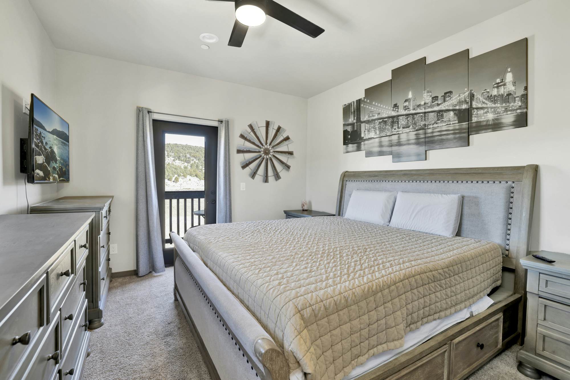 2572-Golden Bear at Shay Meadows