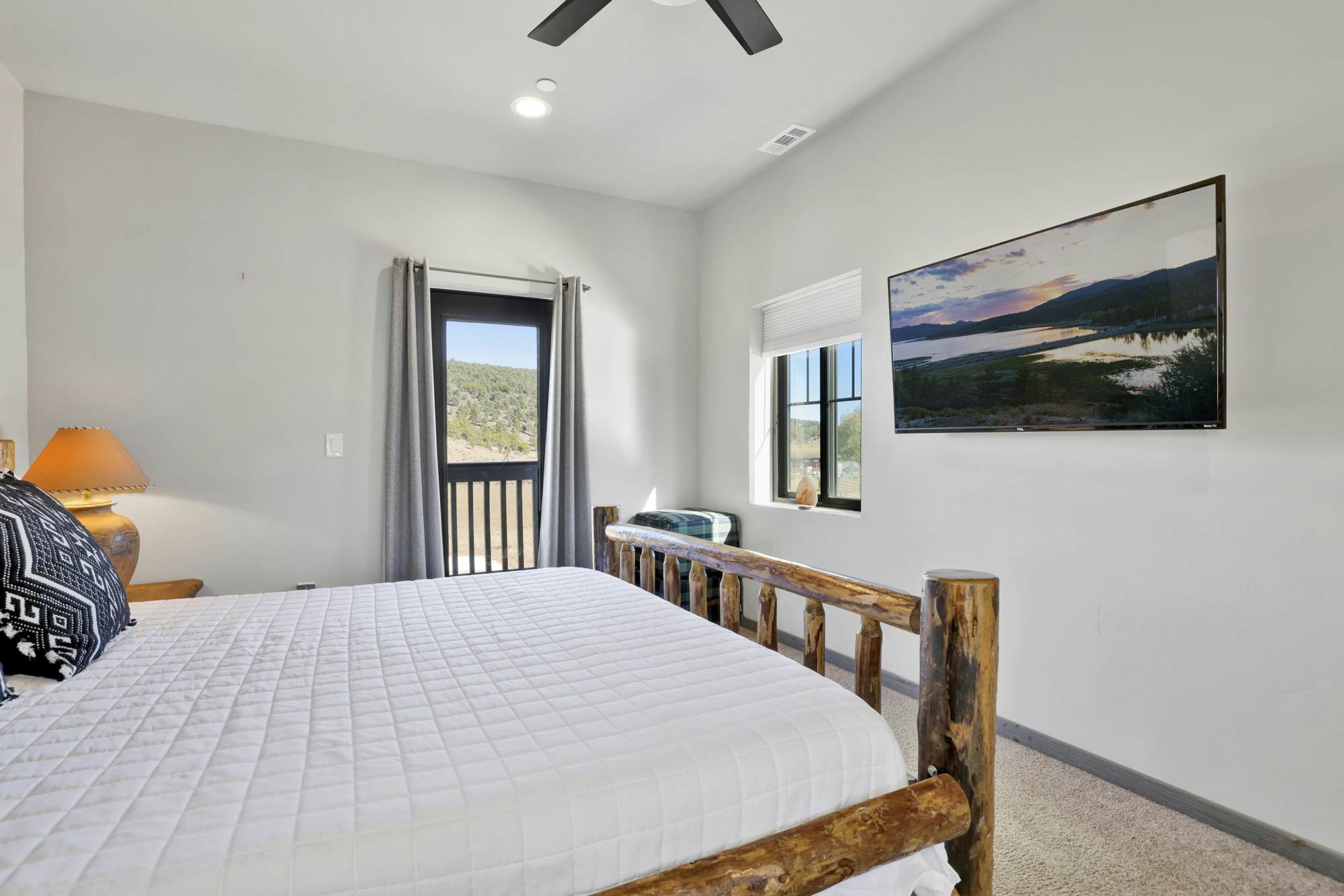 2572-Golden Bear at Shay Meadows