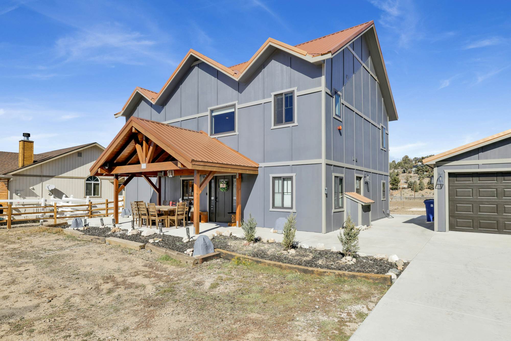 2572-Golden Bear at Shay Meadows