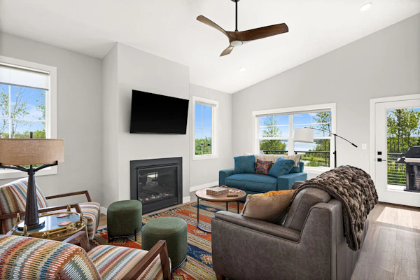 RiverWest Hunters Lookout - Riverfront - Dog Friendly - Upper level