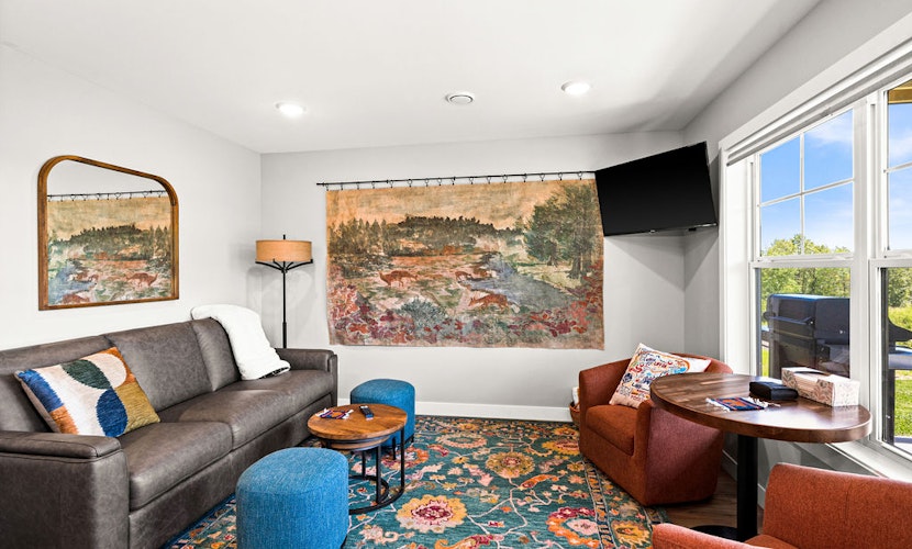 RiverWest Hunters Landing-Riverfront-25% off Ski Tickets-Dog Friendly