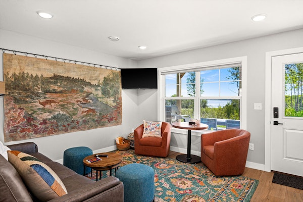 RiverWest Hunters Landing-Riverfront-25% off Ski Tickets-Dog Friendly