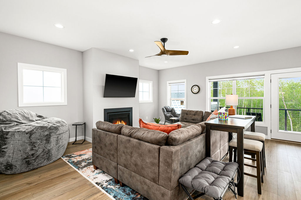 RiverWest Four Seasons - Dog Friendly- Kids Play/Game Area- 25% off Ski Tickets