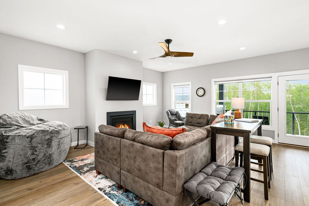 RiverWest Four Seasons Lodge