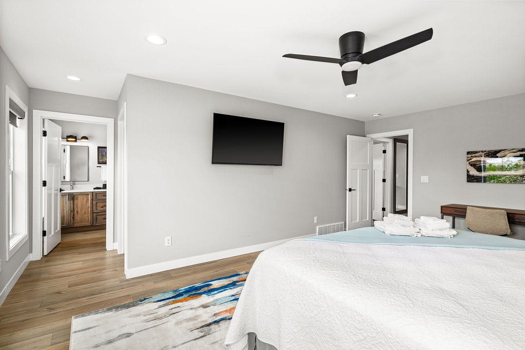 RiverWest Four Seasons Lodge