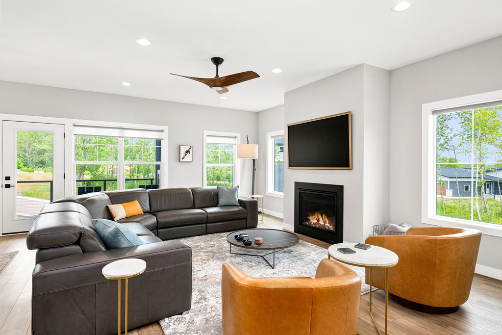 RiverWest Alpine - Hot Tub - Sauna - Dogs -25% off Ski Tickets