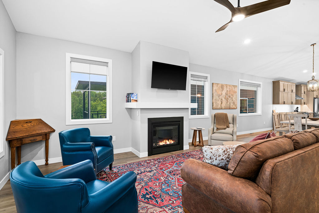 RiverWest Superior Chalet - River View- Sauna -25% off Ski Tickets