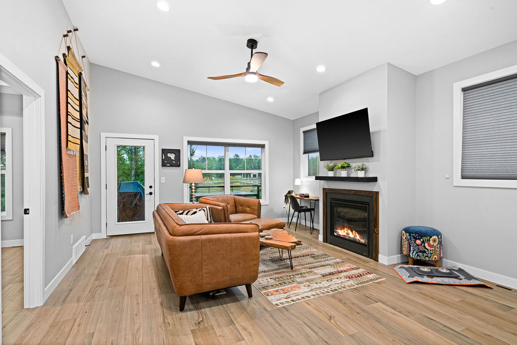 RiverWest Northwoods-Base Spirit Mtn.- 25% off Ski Tickets -Hot Tub -Sauna -Dogs