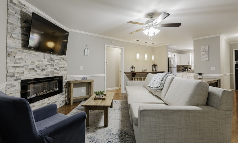 10 Mins to Lake Murray! The Dutch Creek Cottage