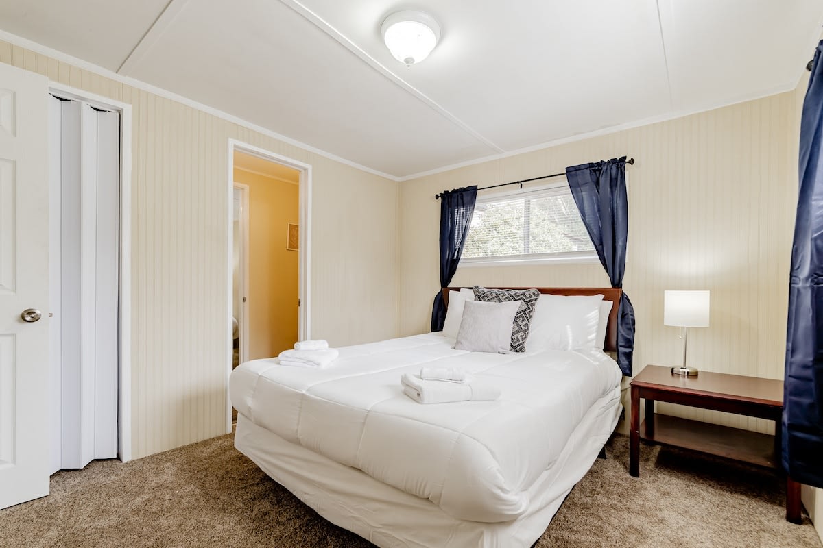 15mins to Downtown- Adorable on Taylor, Both Units