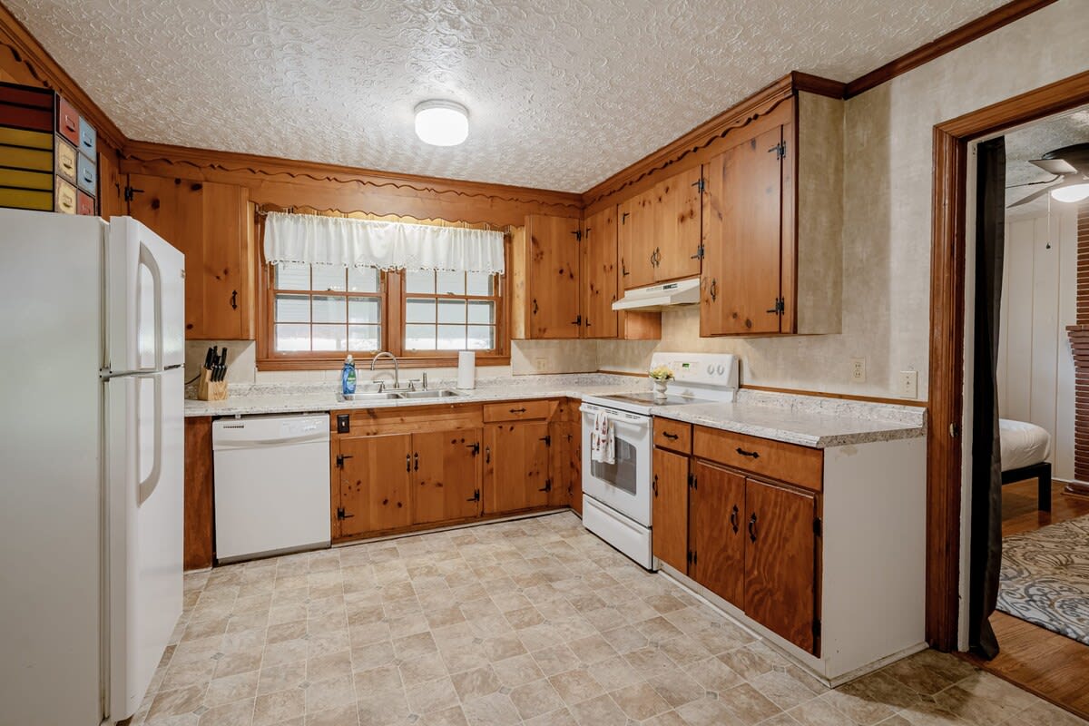 5 mins to Fort Jackson - The Wooded Hilltop Ranch