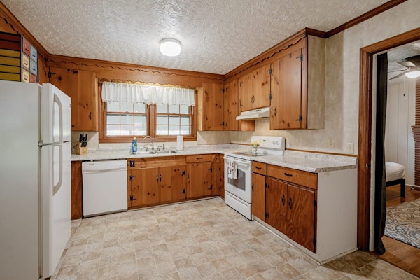 5 mins to Fort Jackson - The Wooded Hilltop Ranch