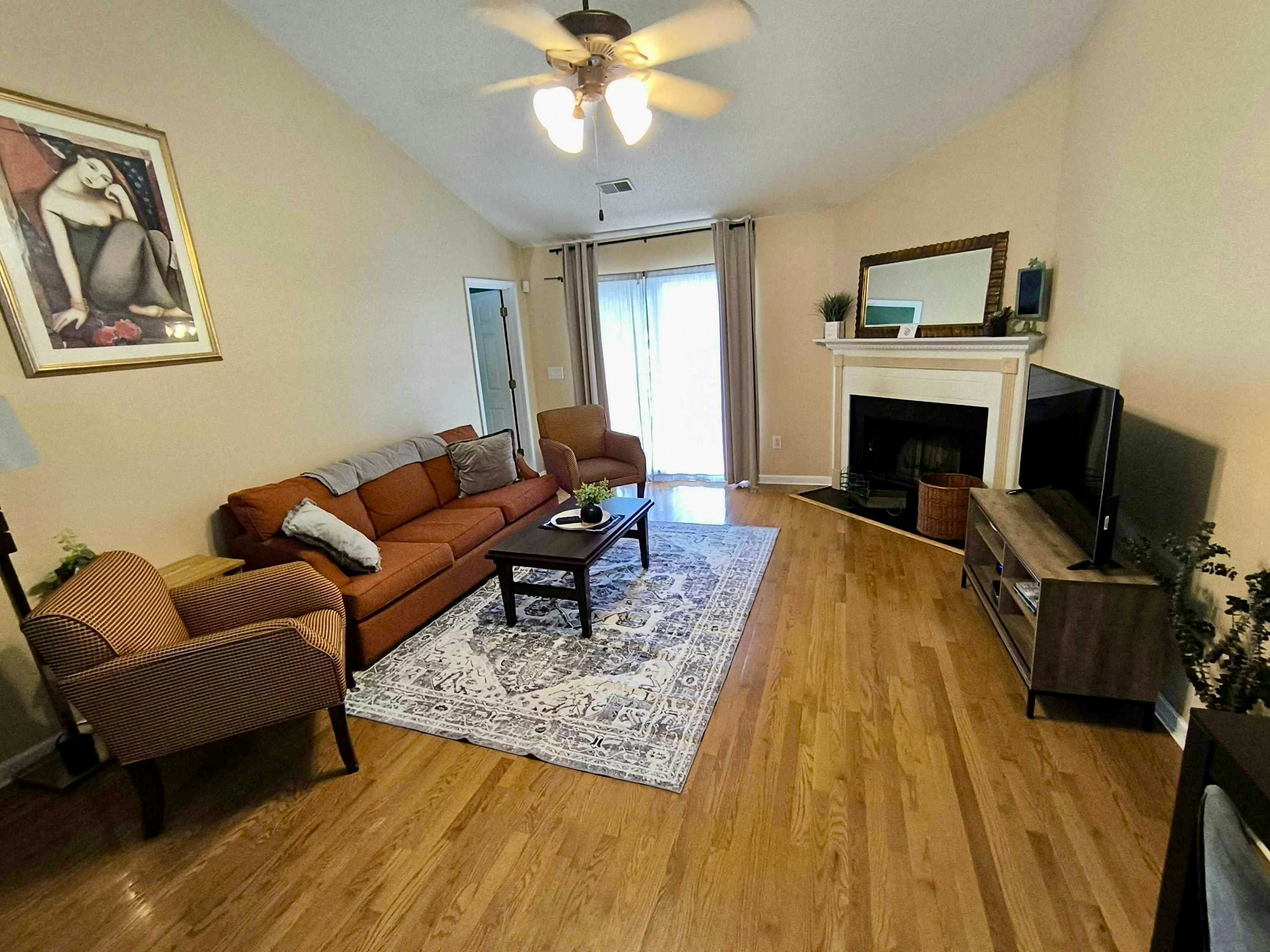 L_818Bentley_Lexington