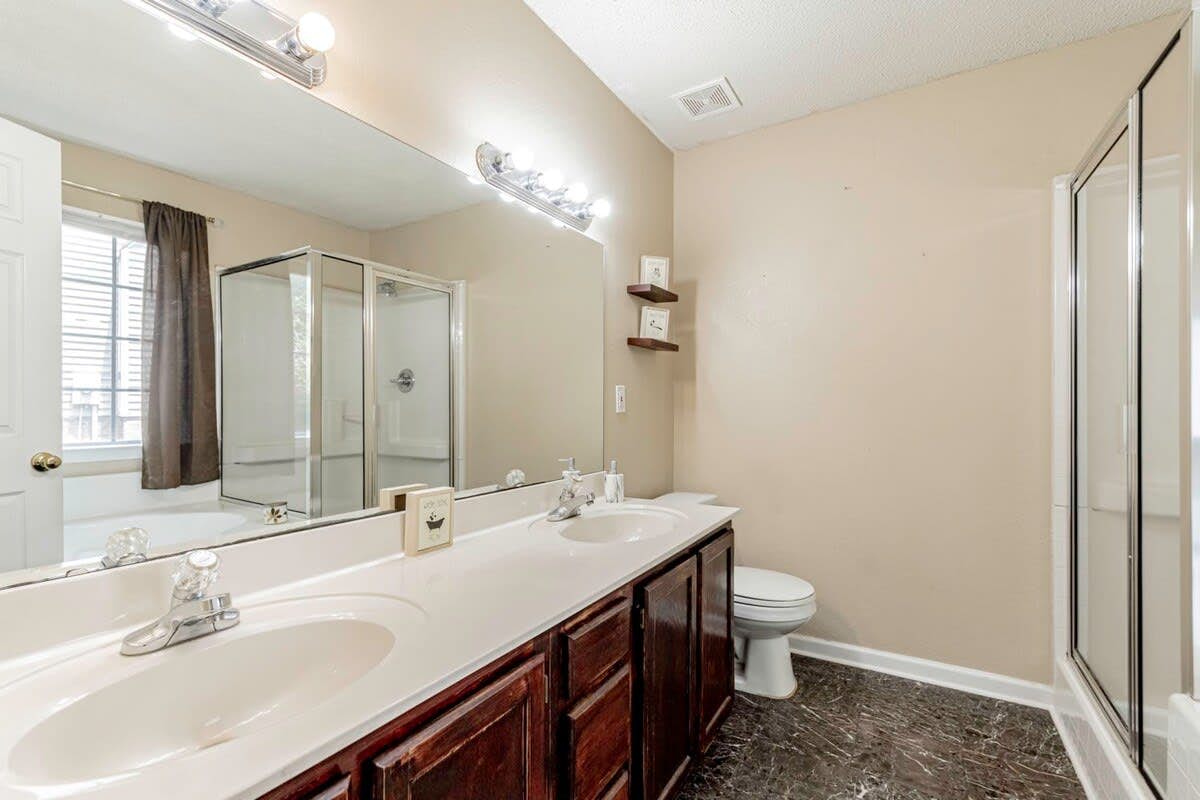 L_818Bentley_Lexington