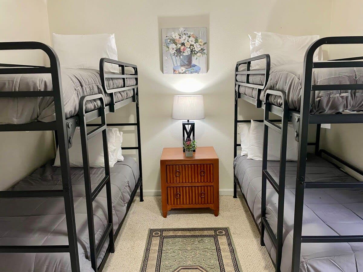 L_818Bentley_Lexington