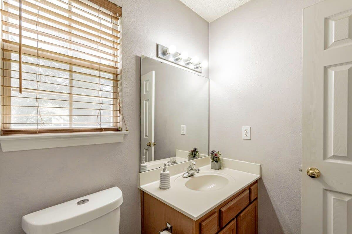 L_818Bentley_Lexington