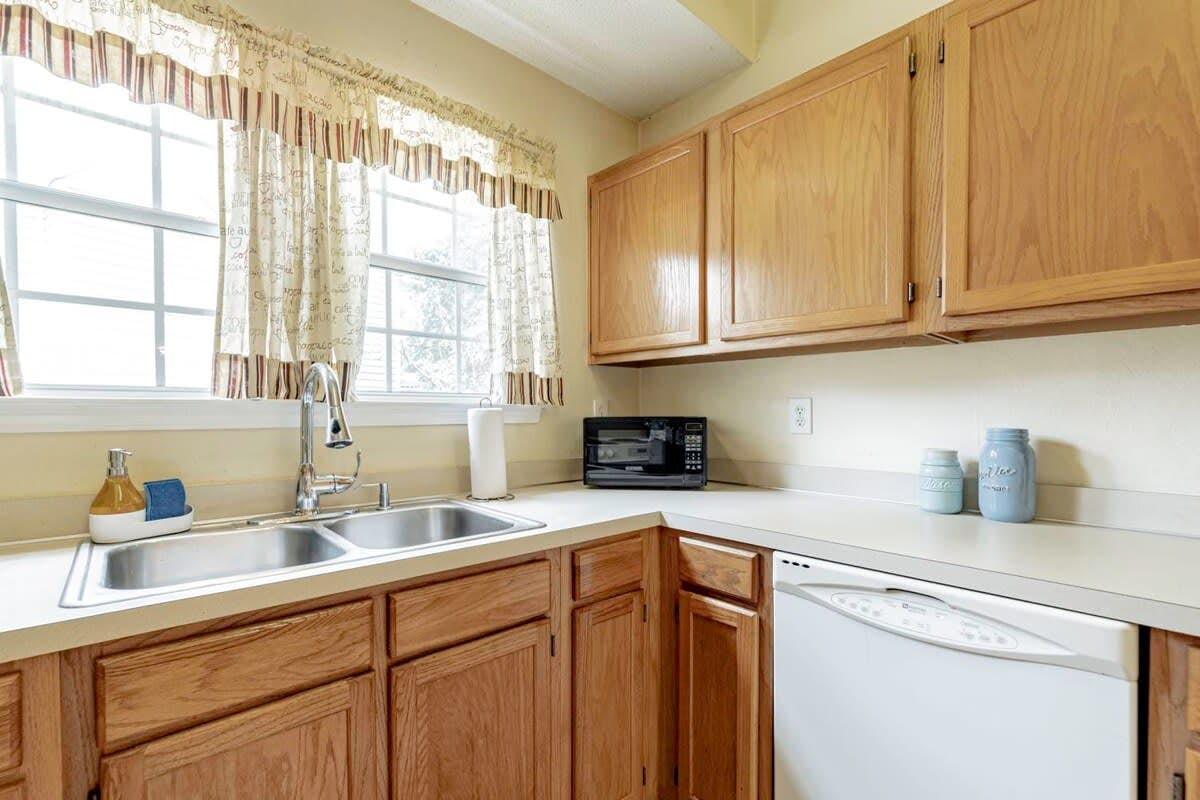 L_818Bentley_Lexington